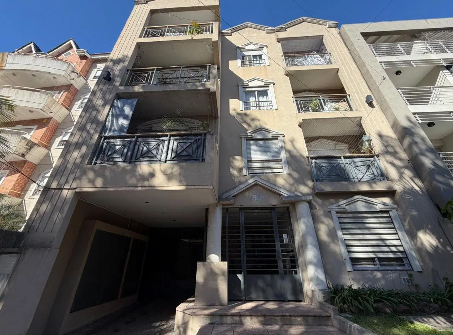 VENTA ADROGUE MONOAMBIENTE CON PATIO 5