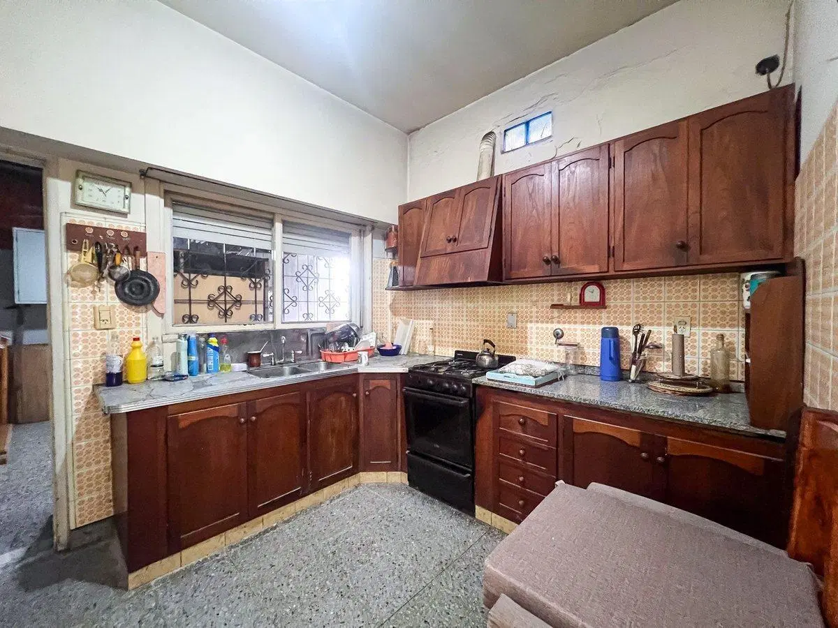 EN VENTA CASA 4 AMB EN V. LUZURIAGA 5