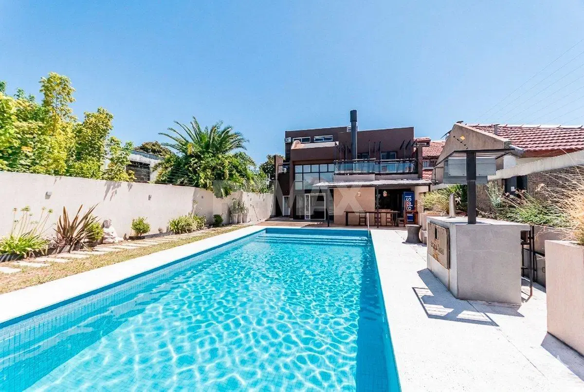 Imponente casa en venta 4 amb en Quilmes 3