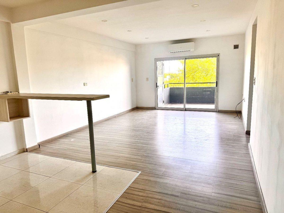Foto de Venta Depto de 3amb c/ cochera y balcon - Quilmes, imagen 3