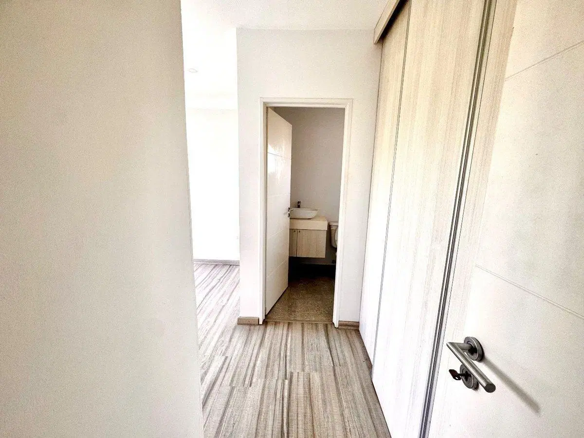 Venta Depto de 3amb c/ cochera y balcon - Quilmes 8