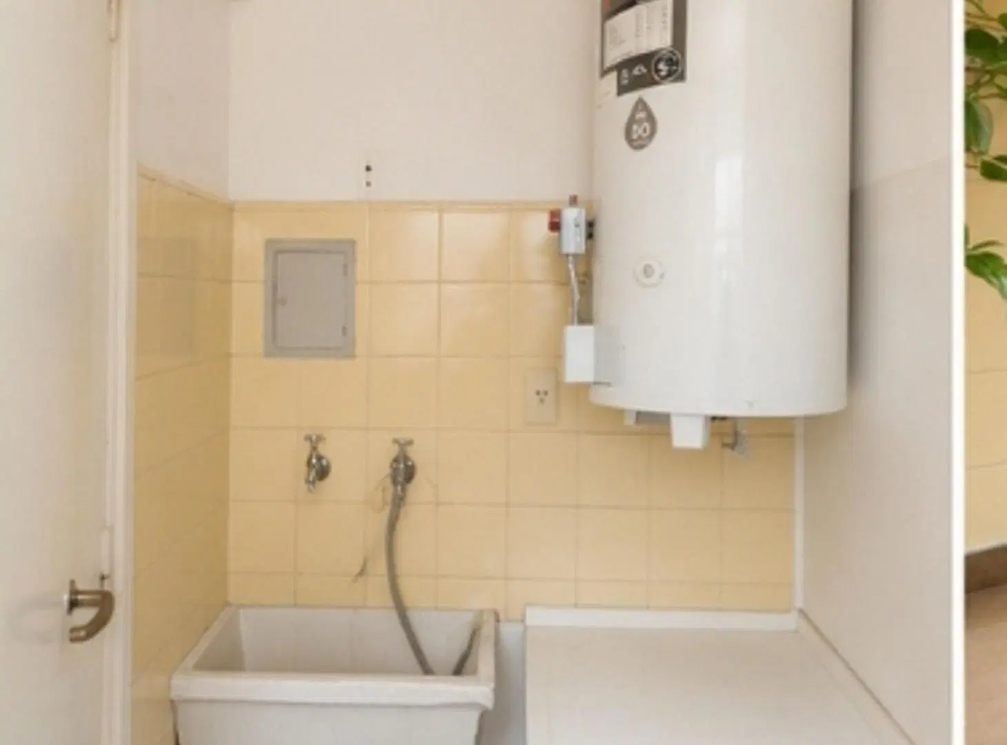 EN VENTA MONOAMBIENTE CON PATIO VILLA LURO 4