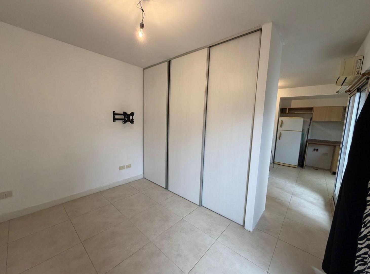Foto de ALQUILER MONOAMBIENTE DIVIDIDO CON AMPLIO PATIO, imagen 4
