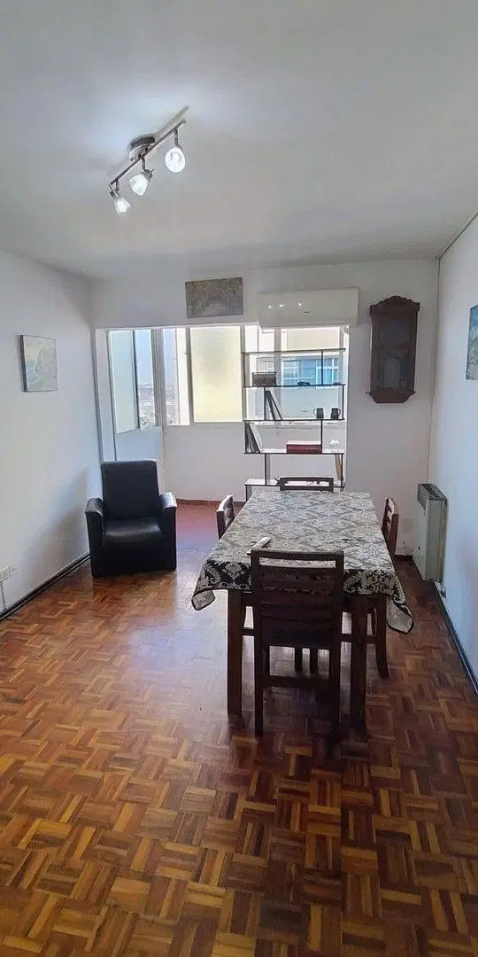 VENTA DEPTO. 2 AMB. AL FRENTE MUY LUMINOSO FLORES 8