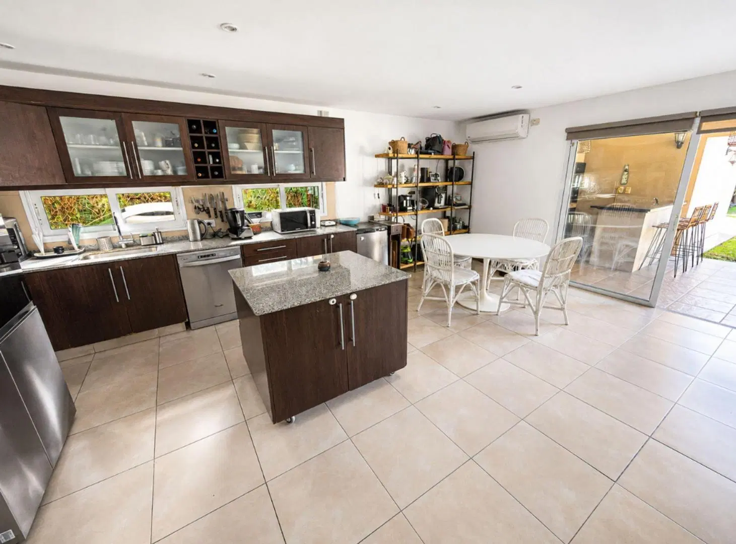 VENTA CASA 6 AMB C/DEP BARRIO CERRADO VILLA OLIVOS 4