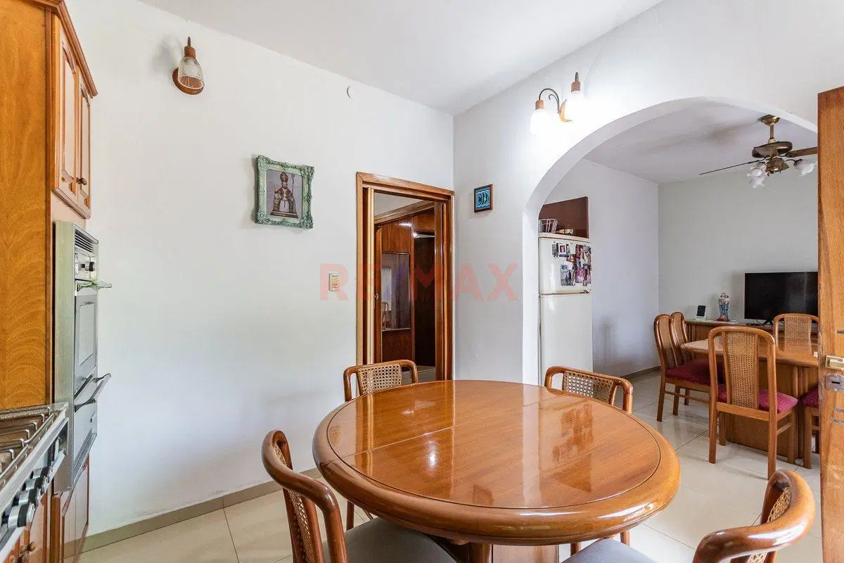 CASA EN VENTA 4 AMBIENTES + ESTUDIO EN ALDO BONZI 2