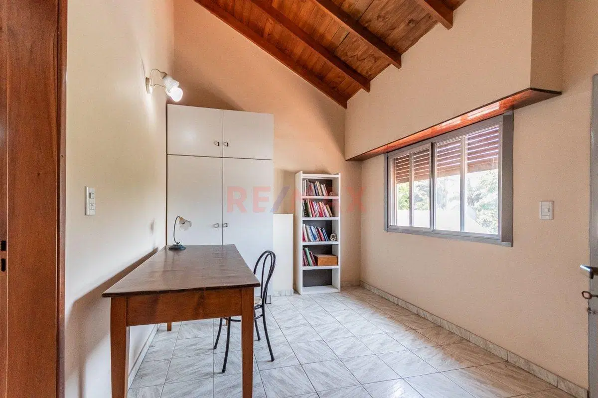 CASA EN VENTA 4 AMBIENTES + ESTUDIO EN ALDO BONZI 3