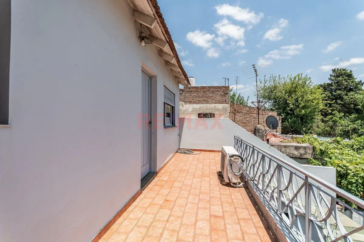 CASA EN VENTA 4 AMBIENTES + ESTUDIO EN ALDO BONZI 4