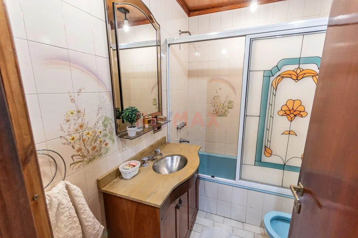 CASA EN VENTA 4 AMBIENTES + ESTUDIO EN ALDO BONZI 5