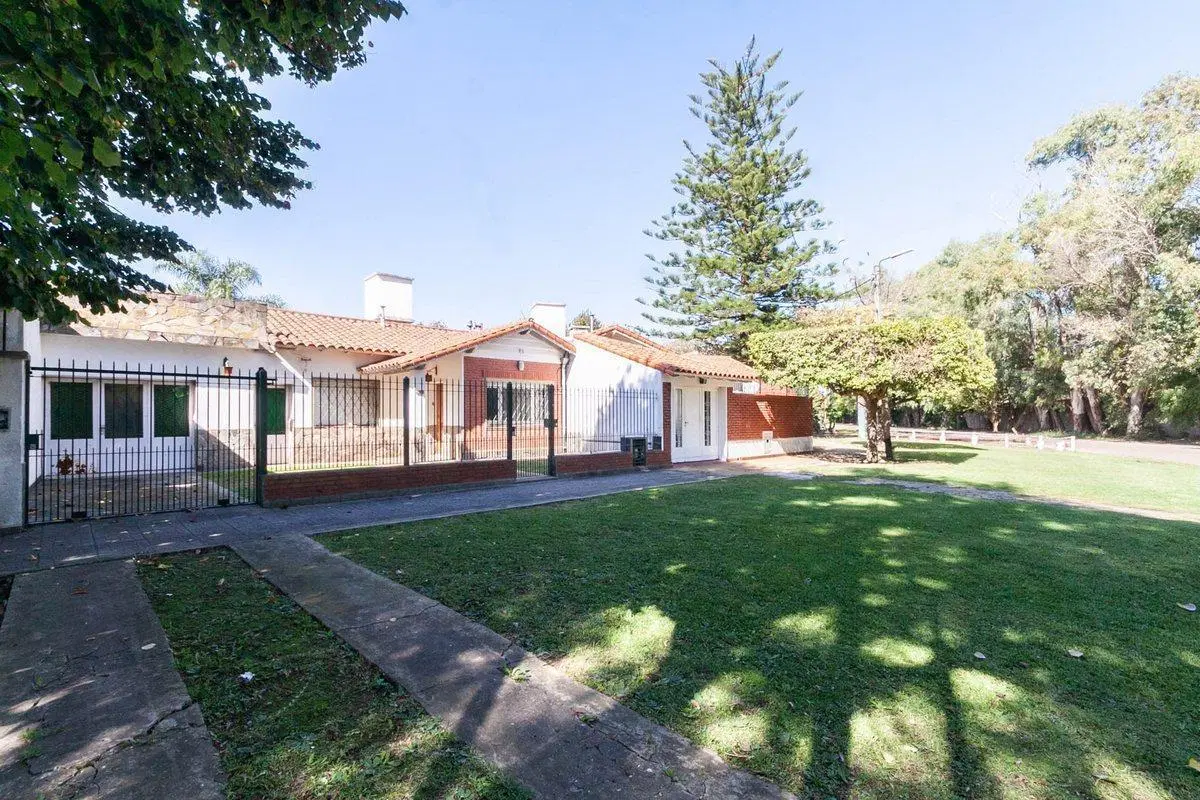 CASA EN VENTA 3 AMBIENTES COCHERA EZPELETA QUILMES 3