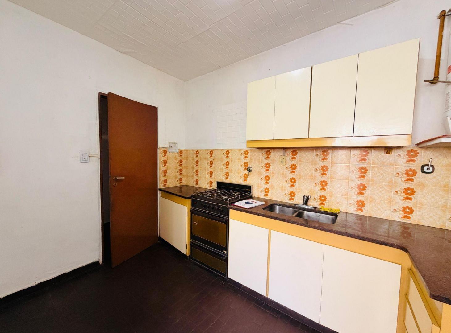 Foto de VENTA DEPTO 2 AMBIENTES CON PATIO EN RAMOS MEJIA, imagen 1