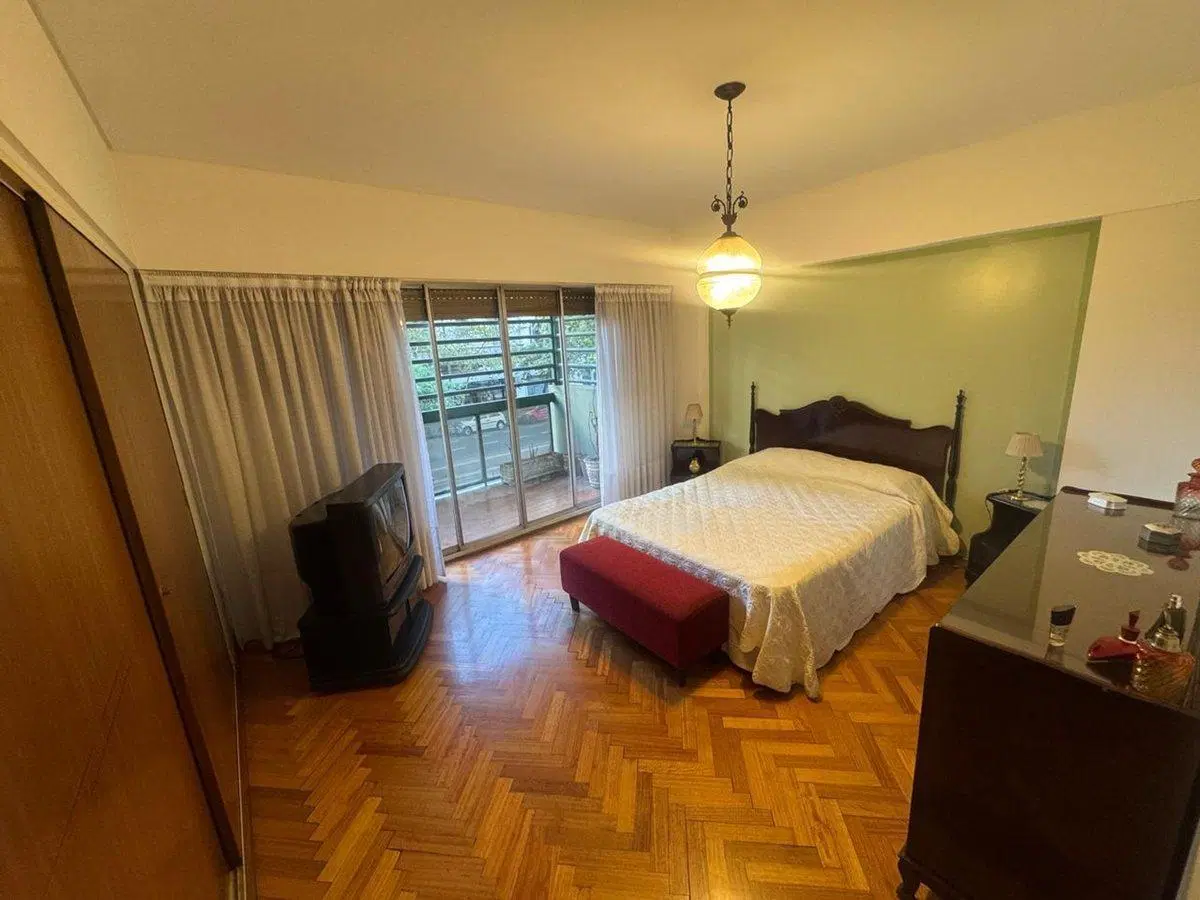 EN VENTA DEPTO 4 AMB EN BARRACAS CON COCHERA Y DEP 4