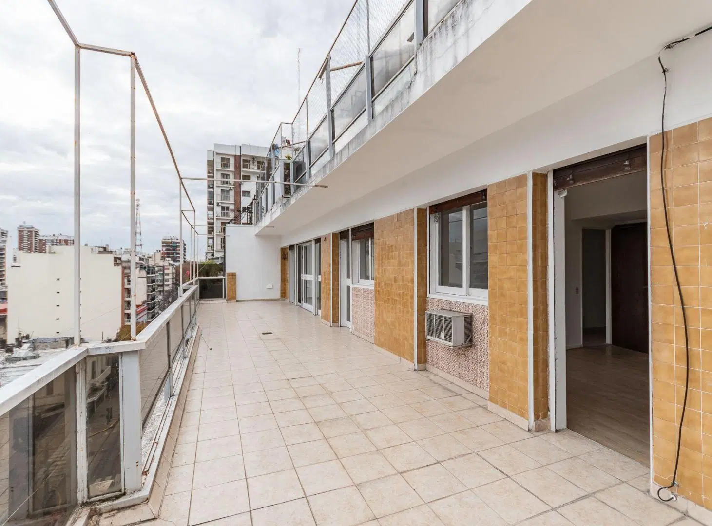 Venta Departamento 5 ambientes Flores  Cochera 2