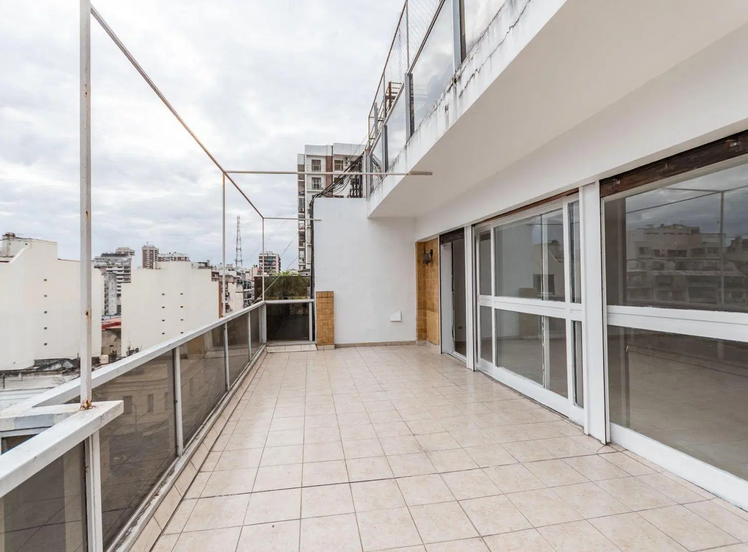Venta Departamento 5 ambientes Flores  Cochera 5