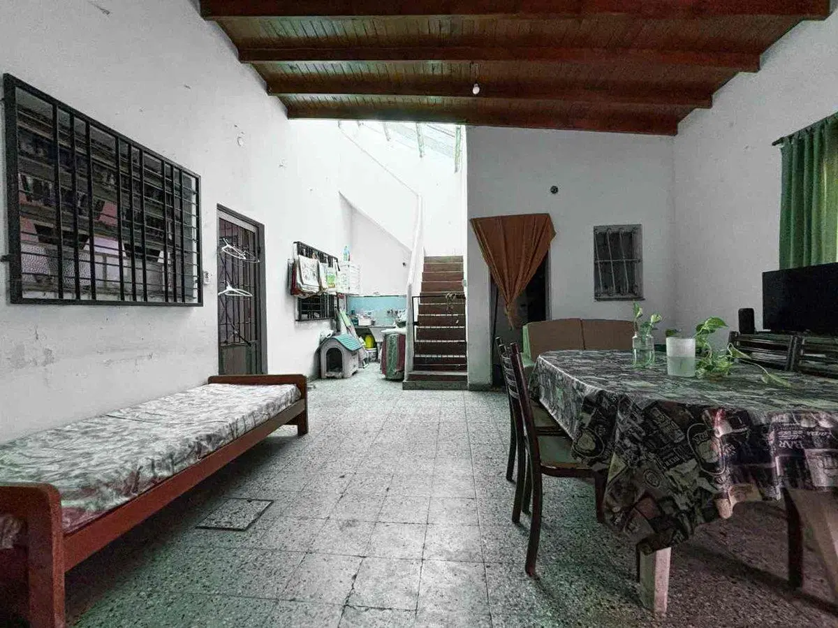 VENTA CASA CON JARDIN LOTE  8X41 VILLA RIACHUELO 5
