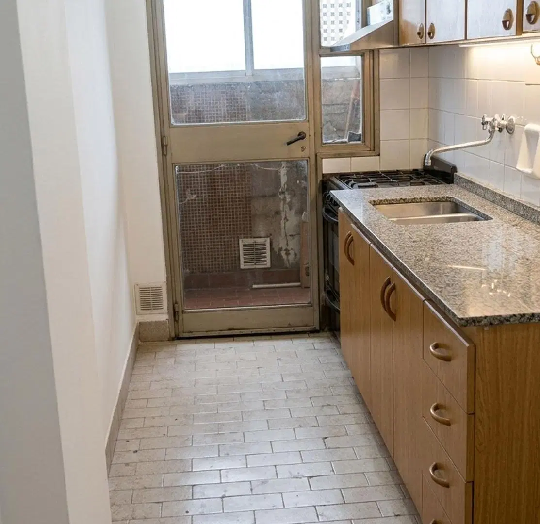 EN VENTA DEPARTAMENTO 4 AMBIENTES - BANFIELD 2