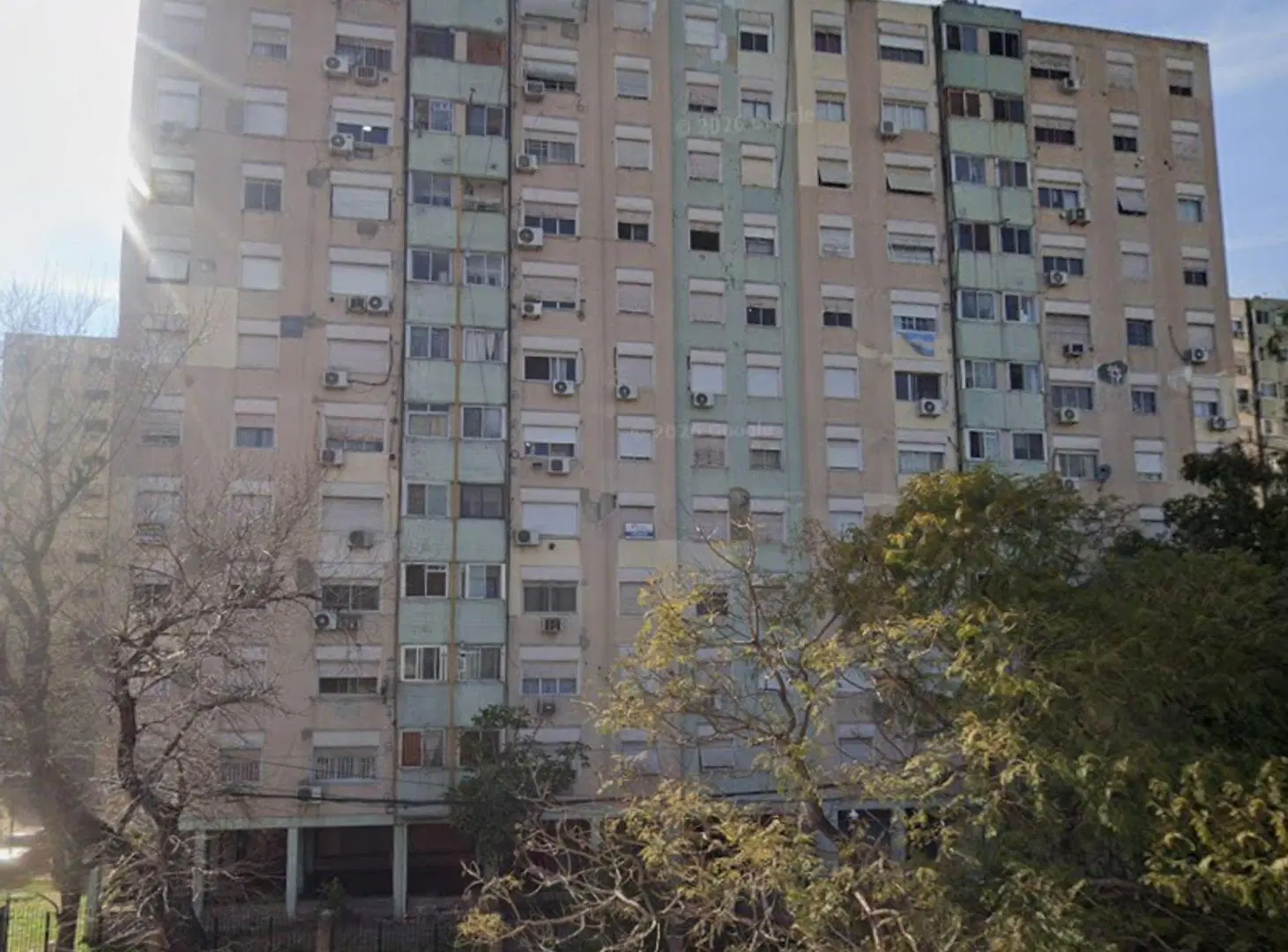EN VENTA DEPARTAMENTO 4 AMBIENTES - BANFIELD 5