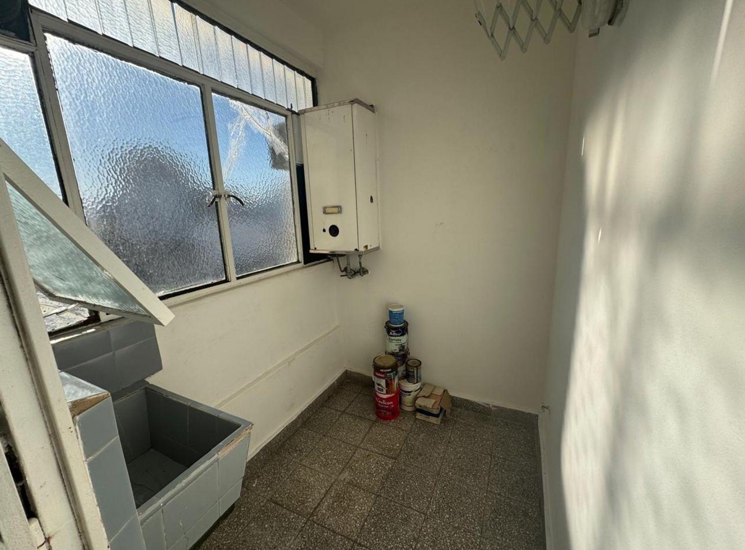 Foto de VENTA 3 AMBIENTES BALCON A REFACCIONAR COLEGIALES, imagen 5
