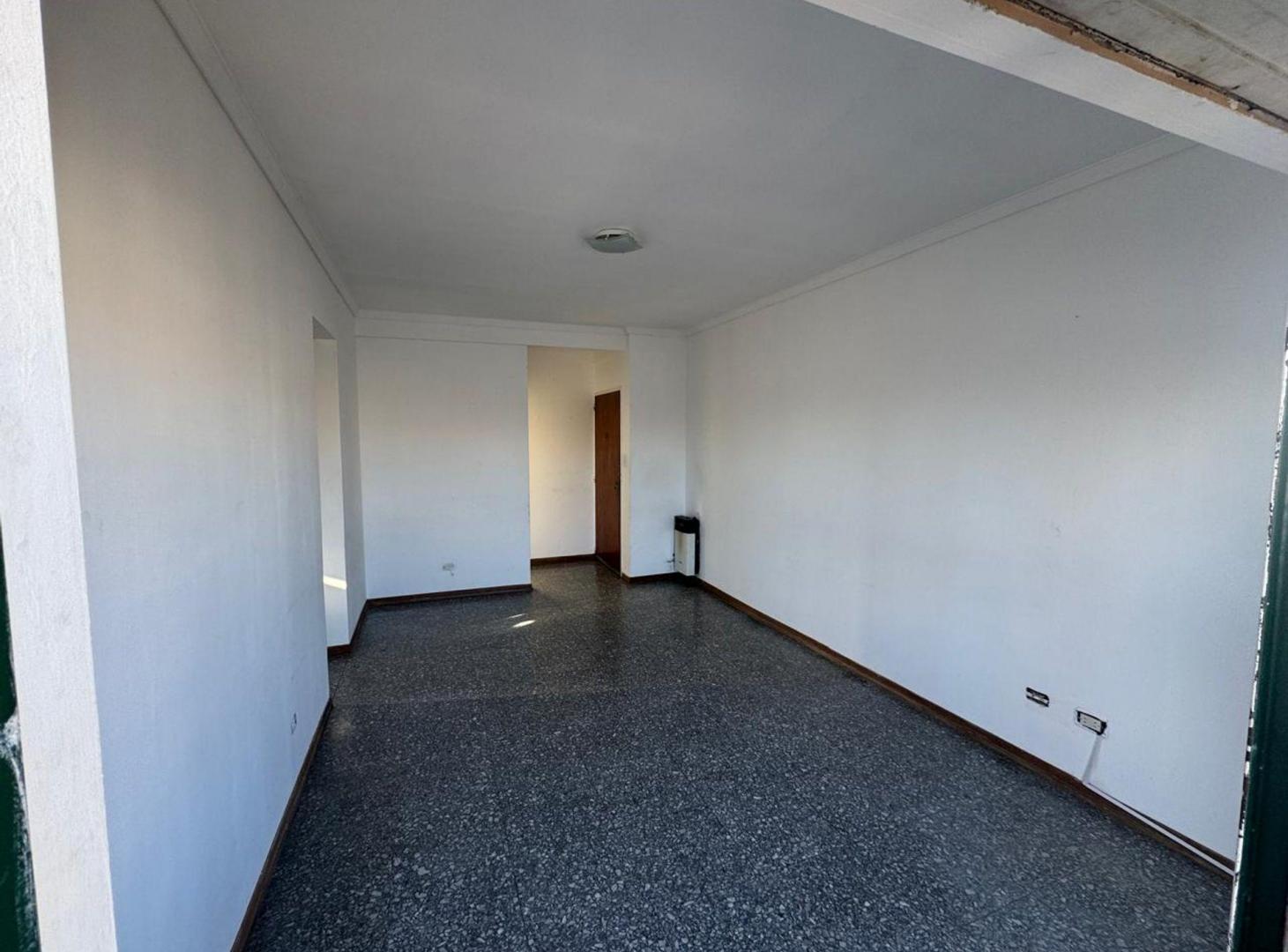 Foto de VENTA 3 AMBIENTES BALCON A REFACCIONAR COLEGIALES, imagen 2