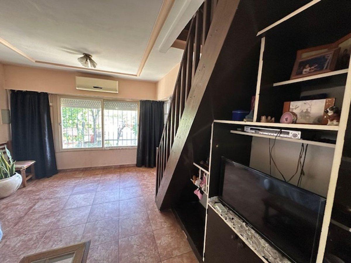 Foto de VENTA CASA 3 AMB + 2 DEPTOS. VILLA ADELINA, imagen 1