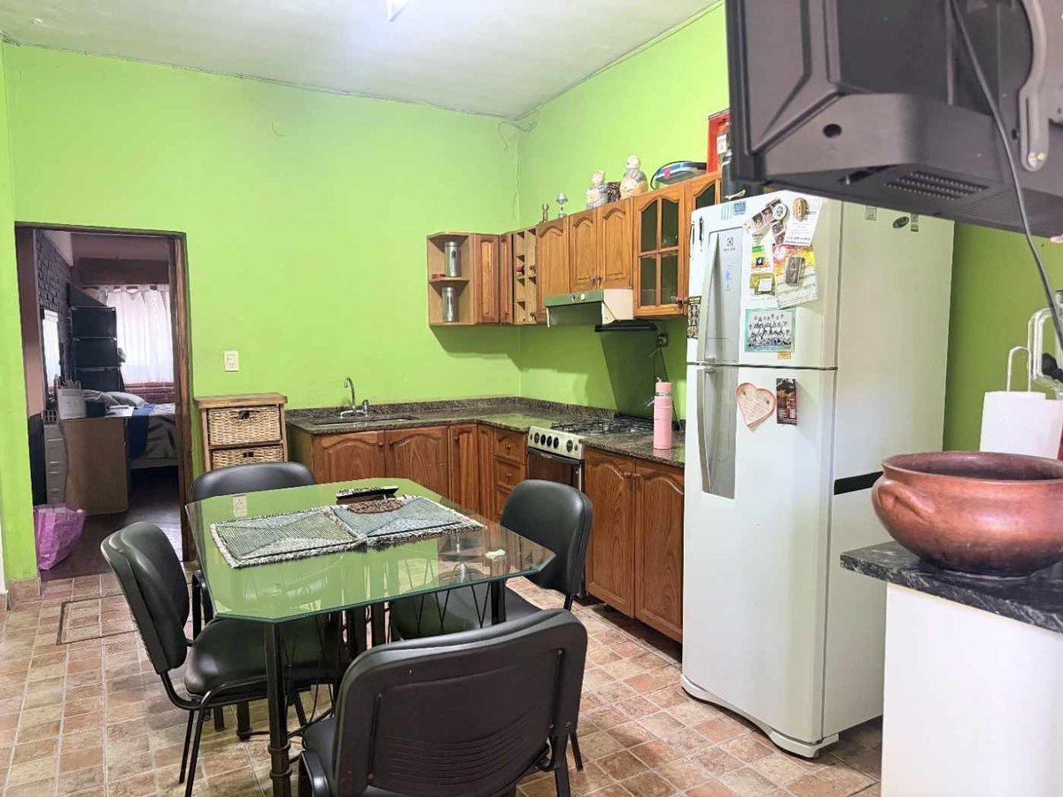 Foto de VENTA CASA SOBRE LOTE PROPIO. COCHERA. SAN JUSTO, imagen 5