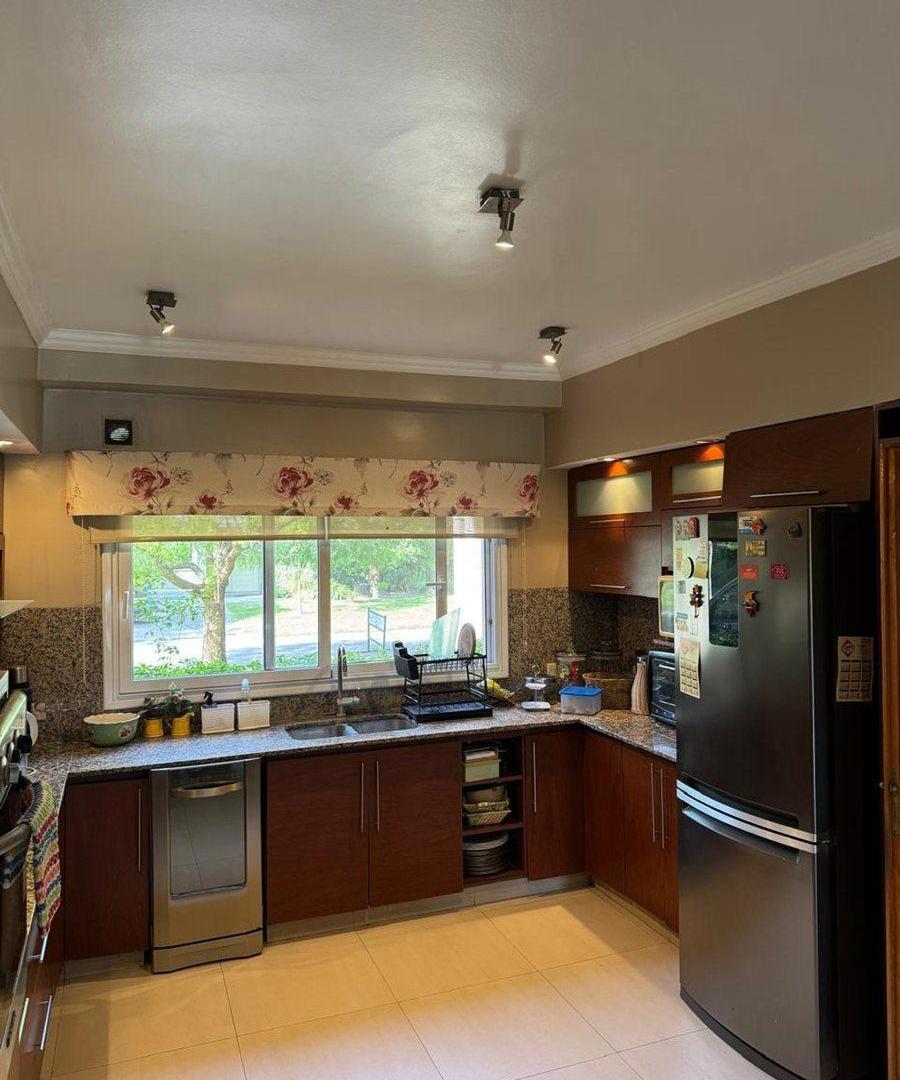 Foto de EN VENTA CASA 6 AMB EN BARRIO LA MONTURA - PILAR, imagen 2