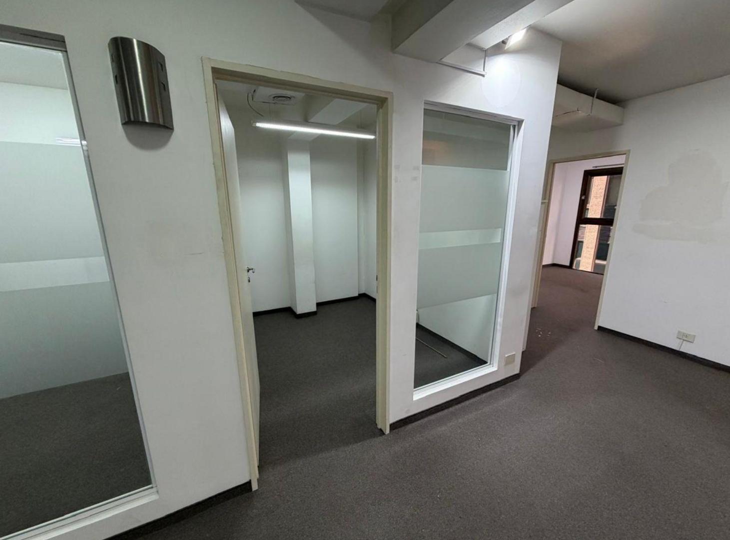 Foto de VENTA DE OFICINA DE 155m2 EN "RETIRO", imagen 3
