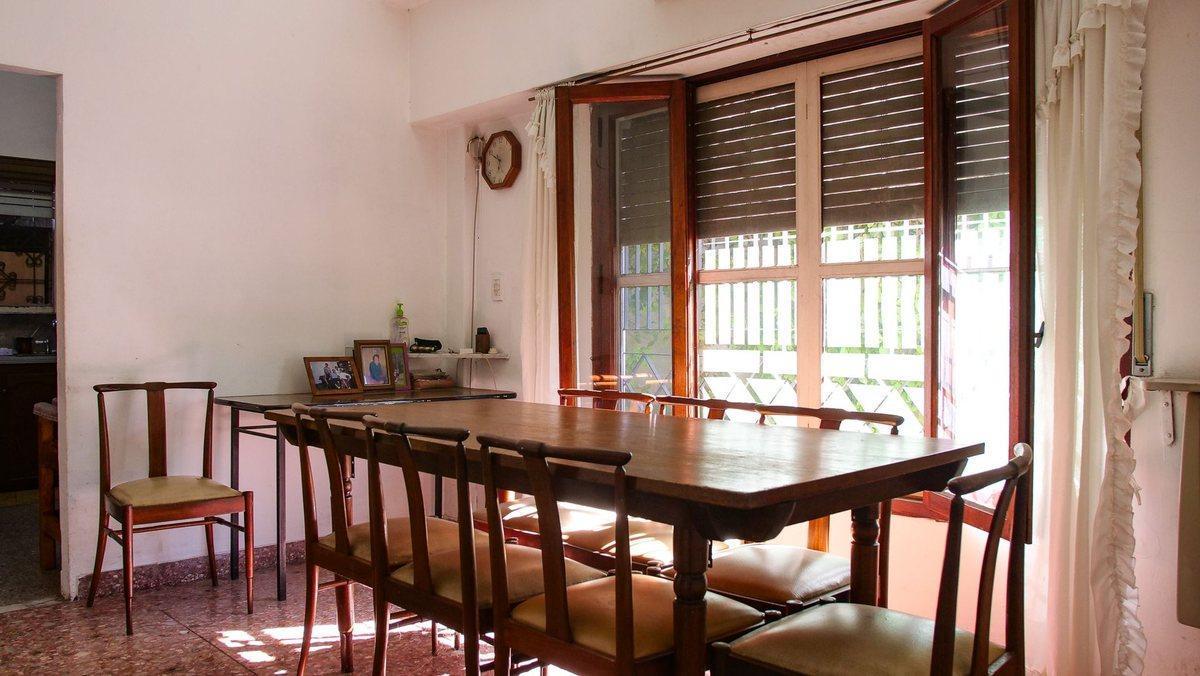 Foto de EN VENTA CASA 4 AMB EN V. LUZURIAGA, imagen 3