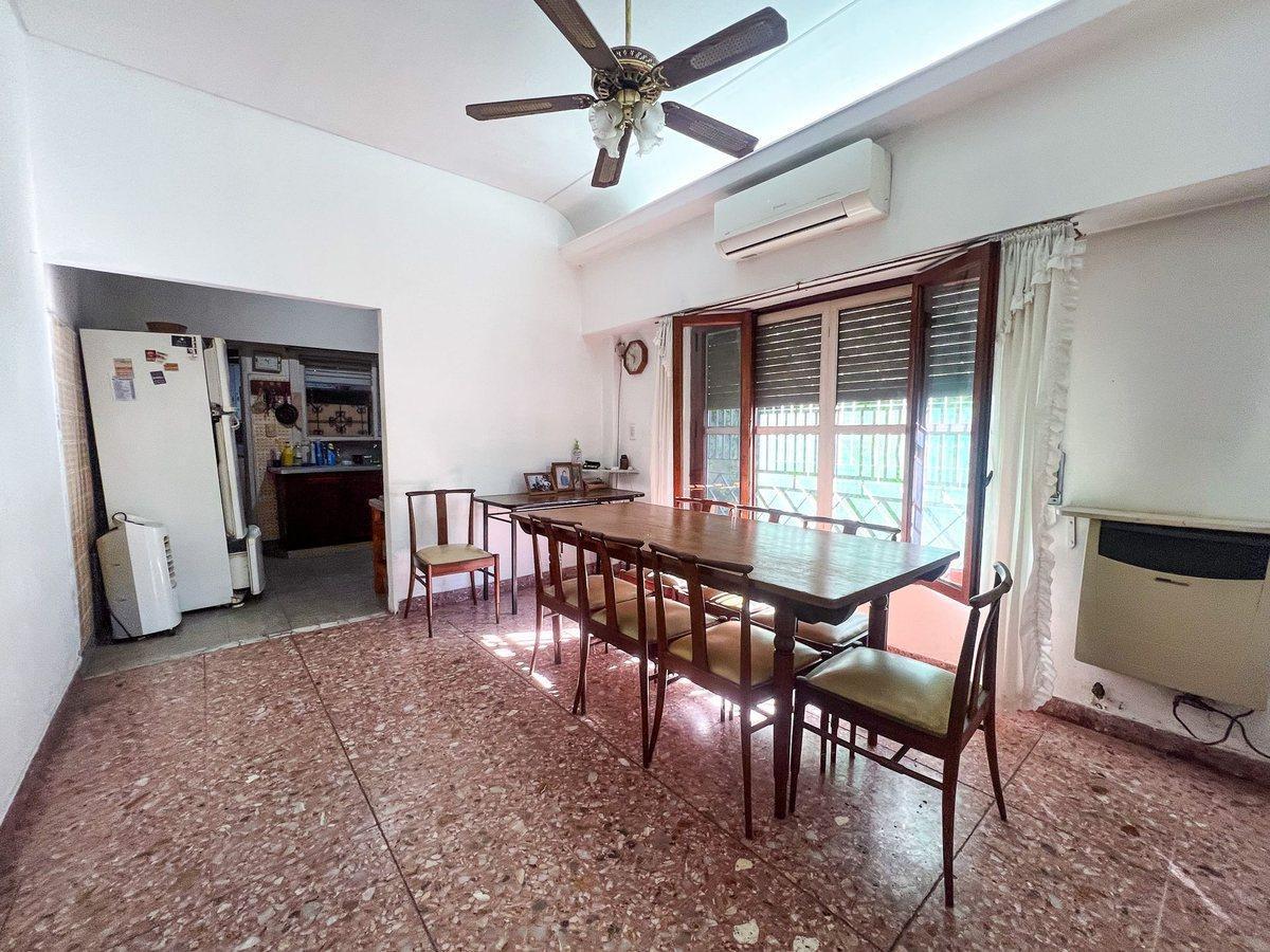 Foto de EN VENTA CASA 4 AMB EN V. LUZURIAGA, imagen 5