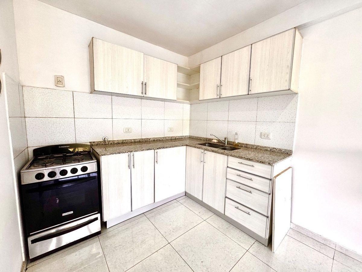 Foto de Venta Depto de 3amb c/ cochera y balcon - Quilmes, imagen 3