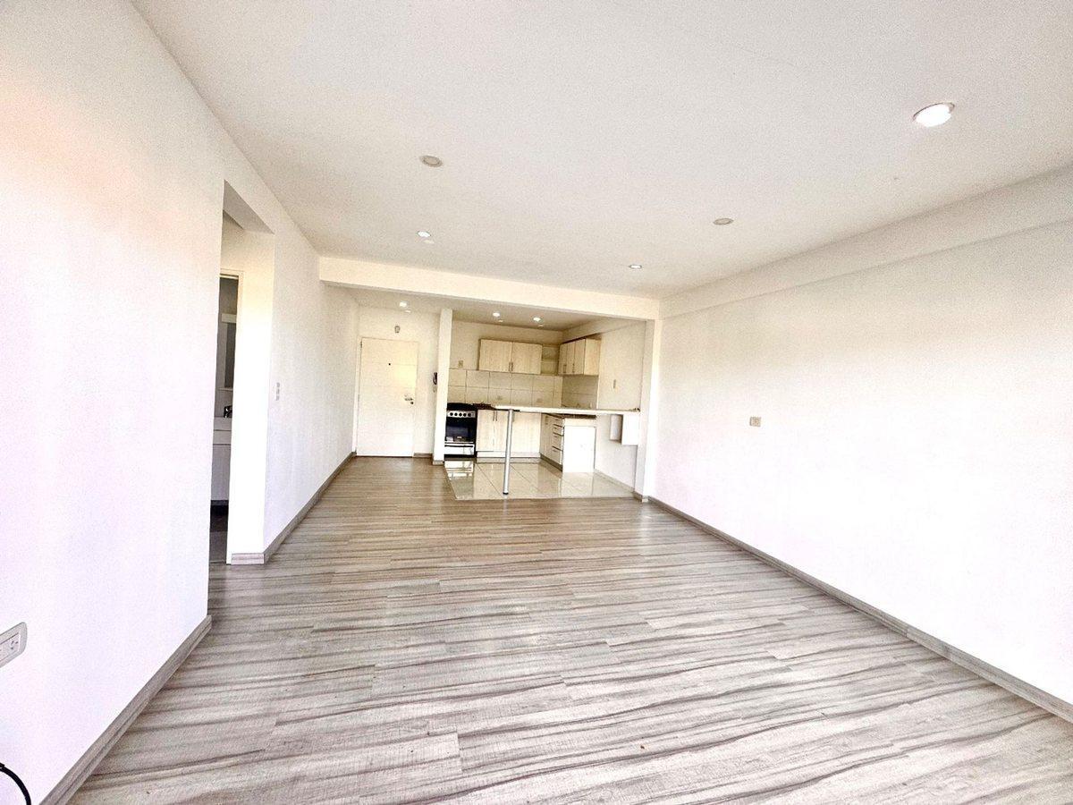 Foto de Venta Depto de 3amb c/ cochera y balcon - Quilmes, imagen 1