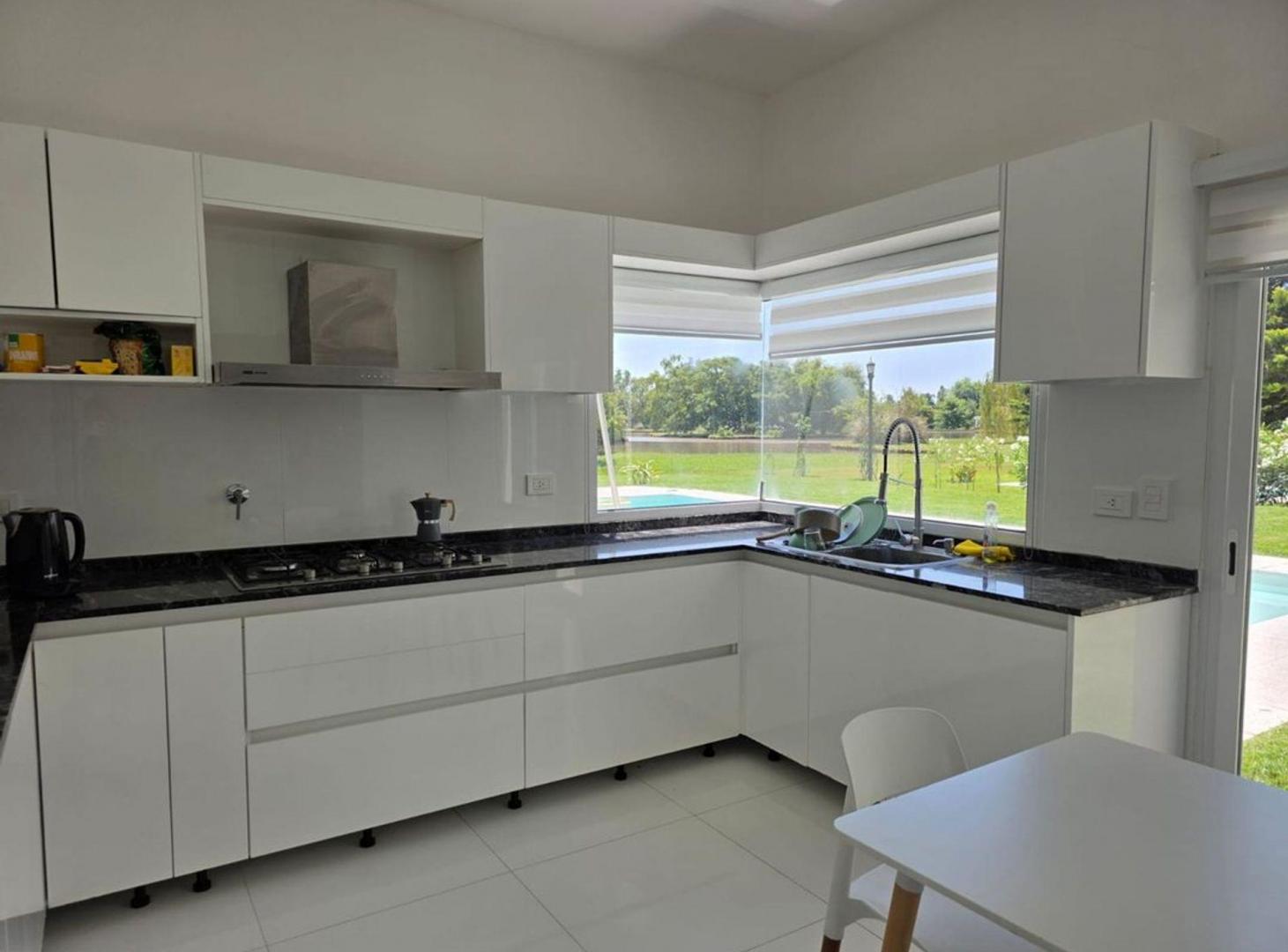 Foto de VENTA CASA 6 AMB BARRIO LAS CASUARINAS PILAR, imagen 3