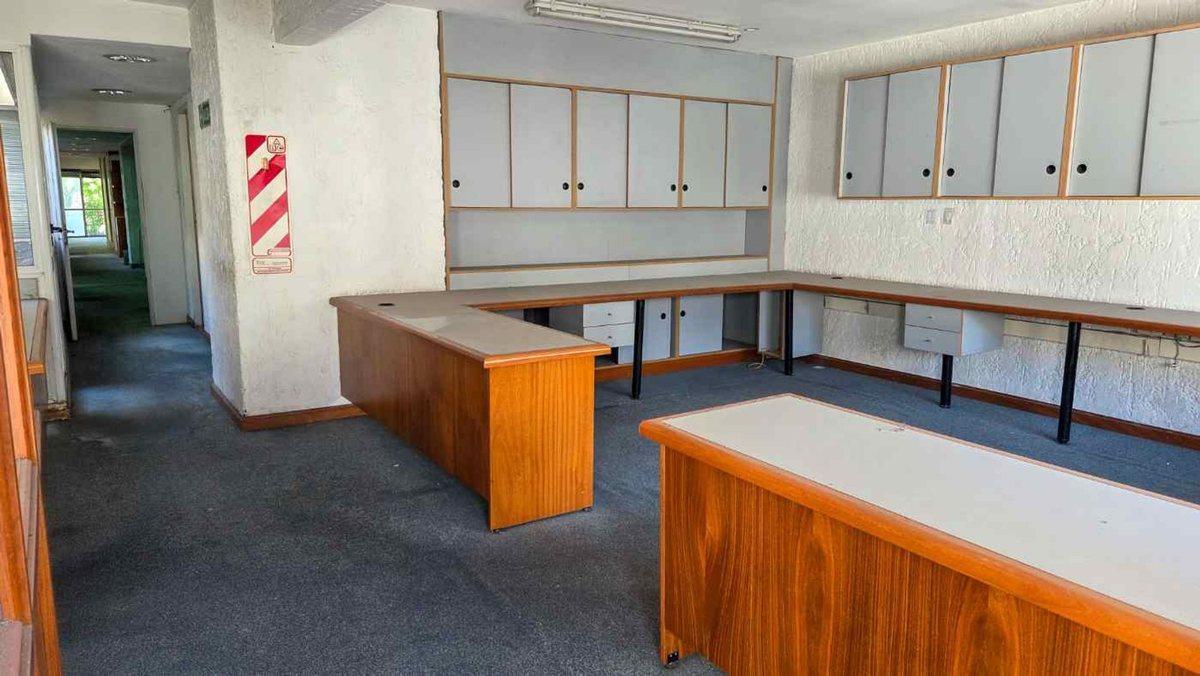 Foto de VENTA OFICINAS 2 PISOS 8 COCHERAS DEPÓSITO ALMAGRO, imagen 3