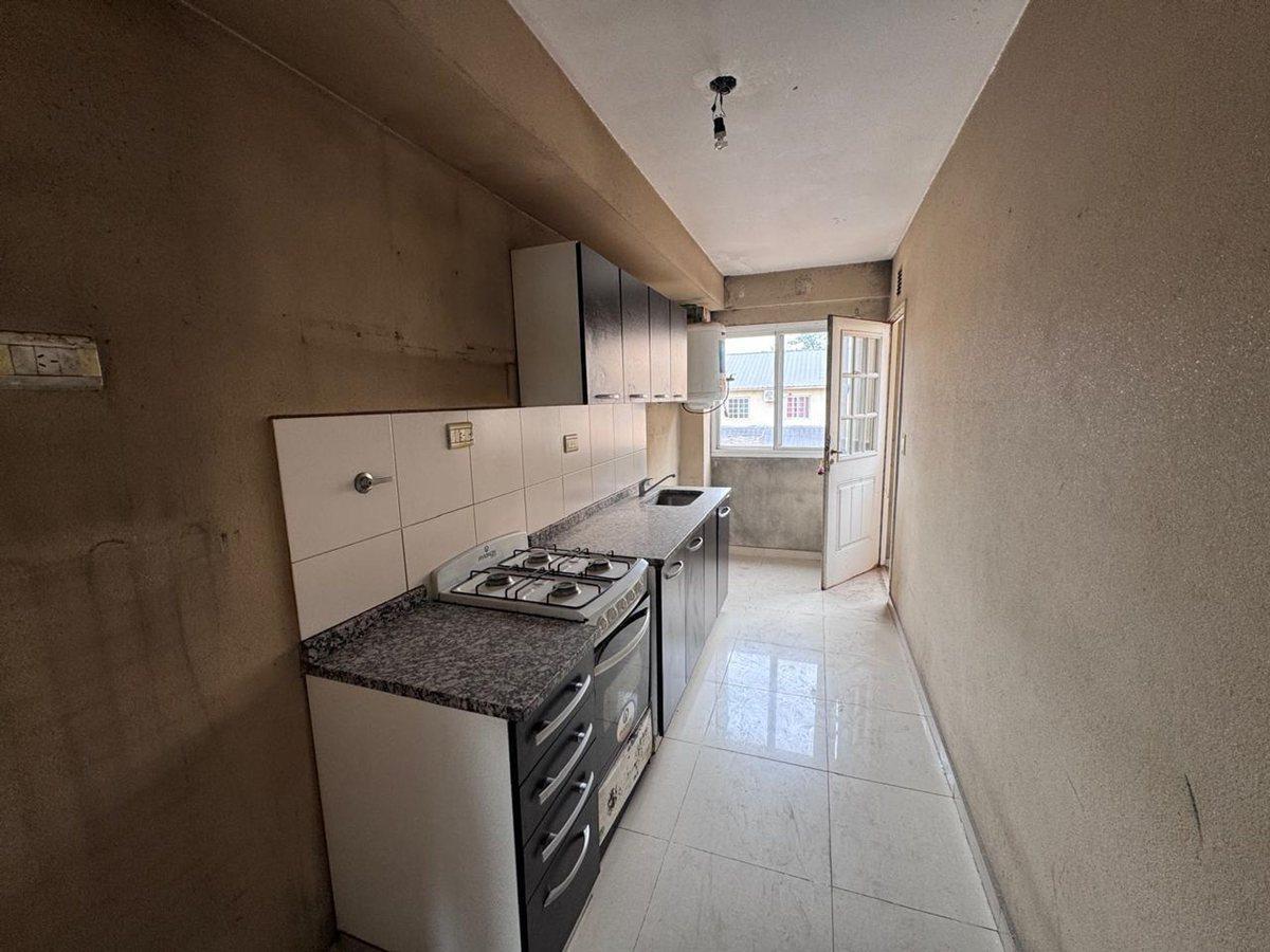 Foto de VENTA 2 AMBIENTES C/ COCHERA CENTRO MORENO, imagen 3