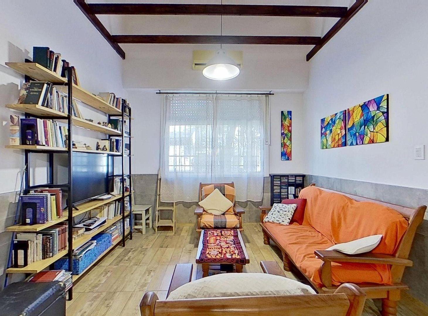 Foto de VENTA CASA 4 AMBIENTES EN FLORES APTO CREDITO, imagen 2