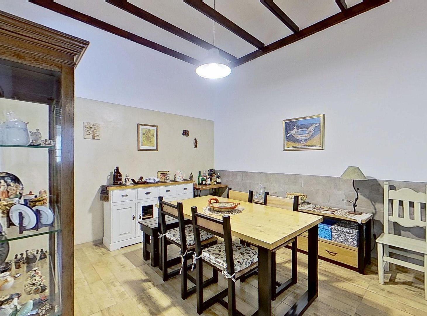 Foto de VENTA CASA 4 AMBIENTES EN FLORES APTO CREDITO, imagen 1