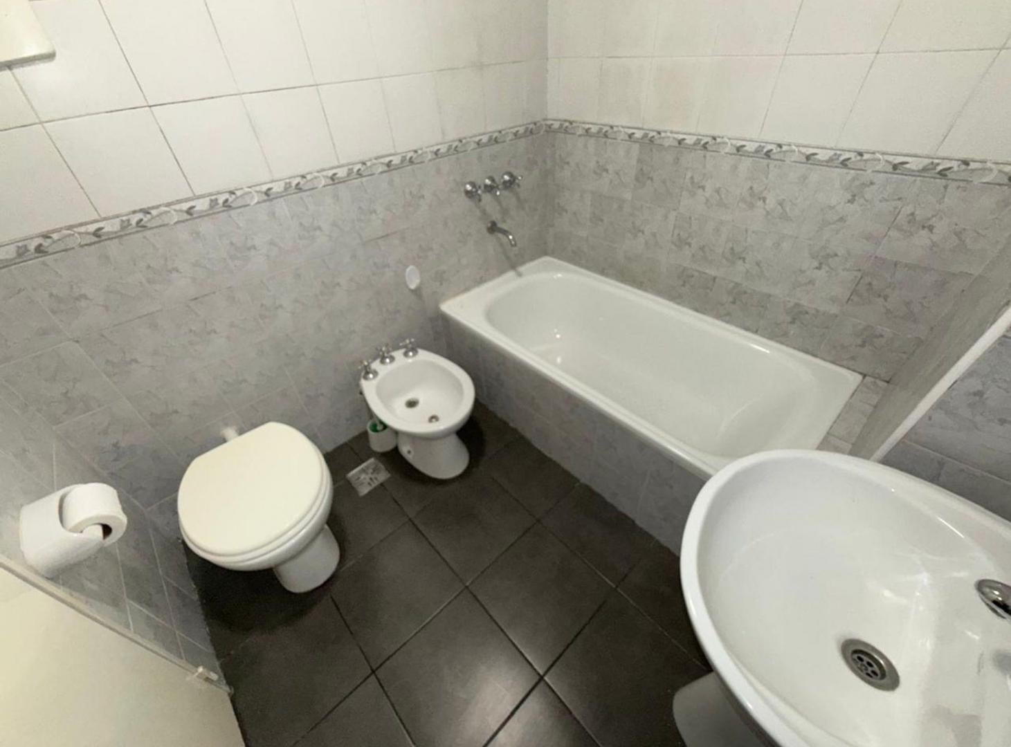 Foto de VENTA MONOAMBIENTE C/ BALCON EN MONTE CASTRO, imagen 2