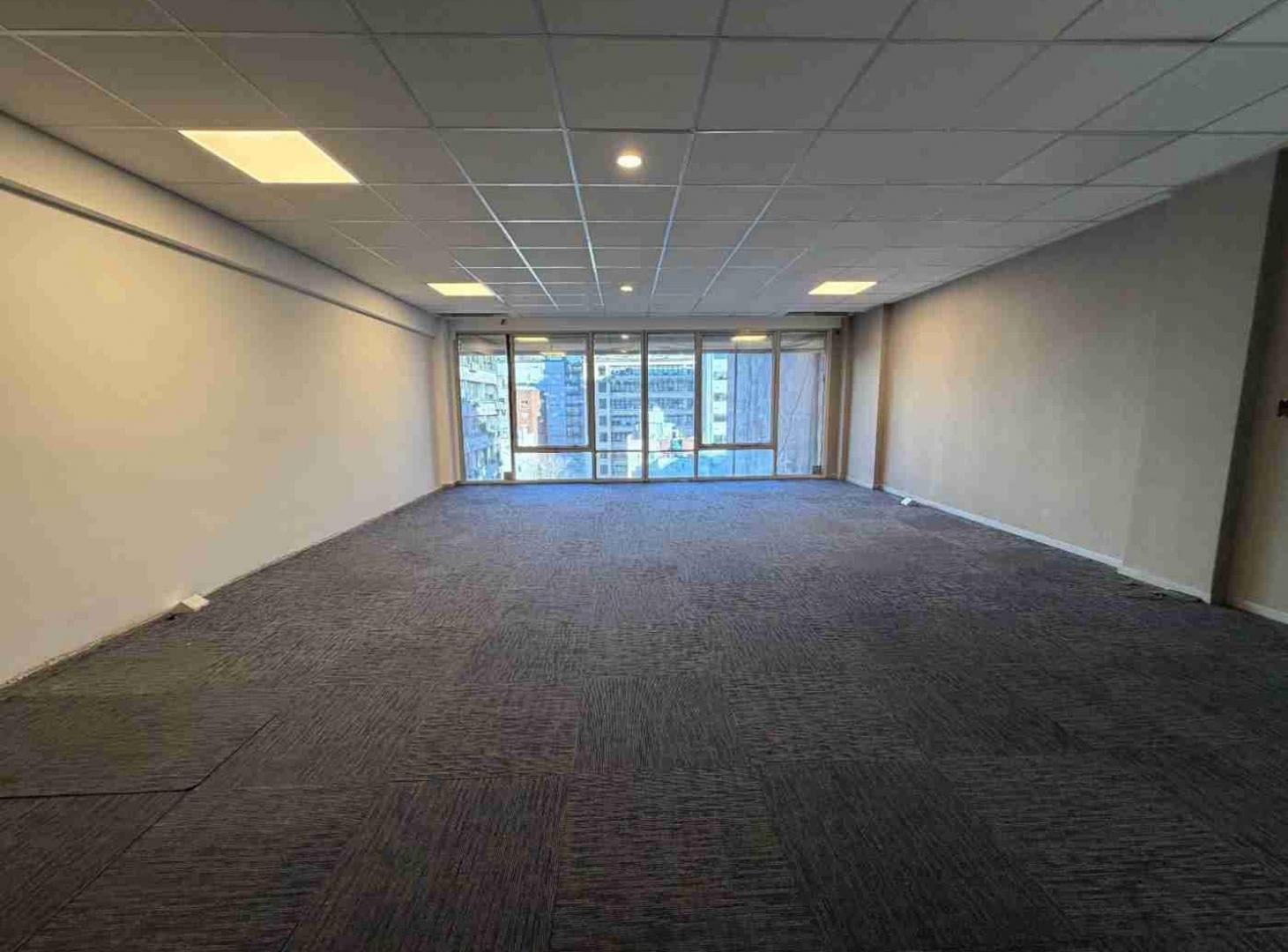 Foto de VENTA OFICINA IMPECABLE ESTADO COCHERA MICROCENTRO, imagen 1