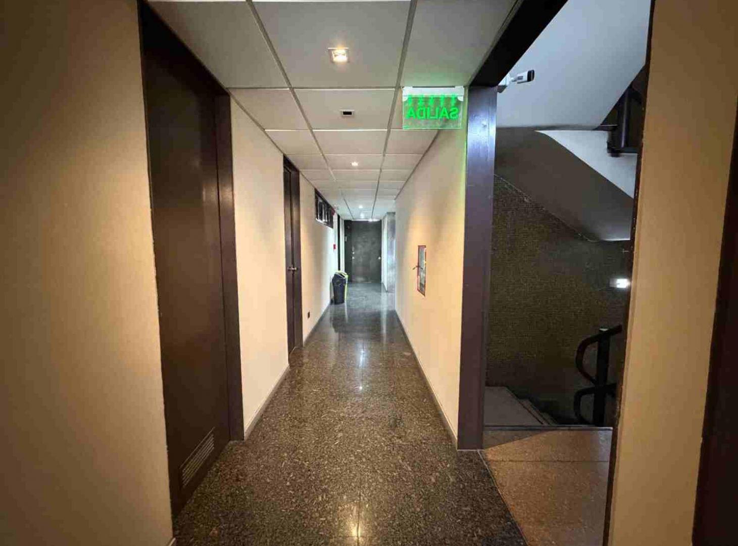 Foto de VENTA OFICINA IMPECABLE ESTADO COCHERA MICROCENTRO, imagen 4