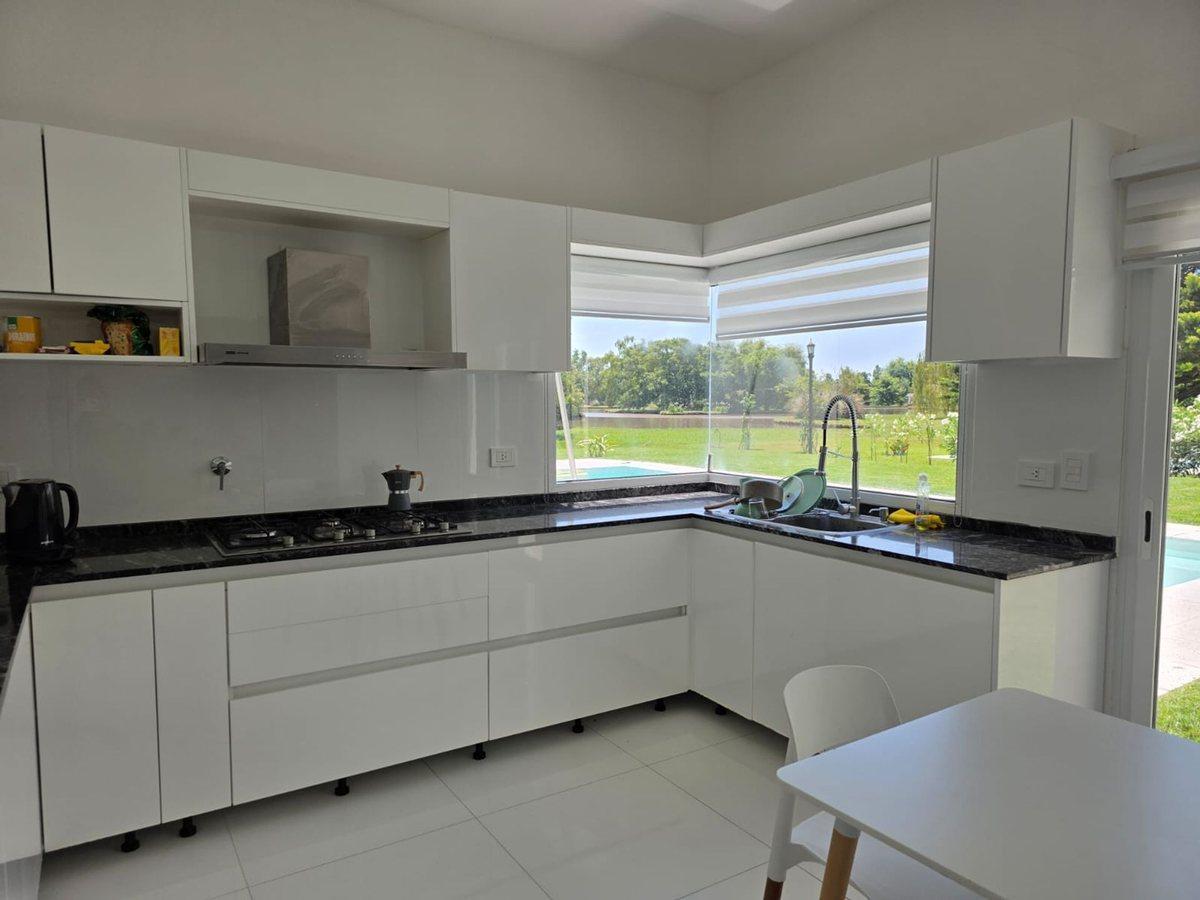 Foto de VENTA CASA 6 AMB BARRIO LAS CASUARINAS PILAR PERMU, imagen 1