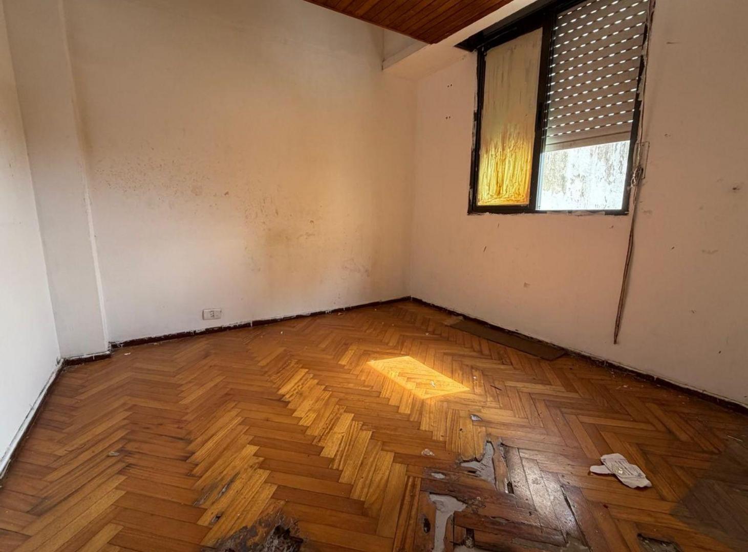 Foto de VENTA 3 AMB. C/ BALCON TERRAZA "FLORES" A RECICLAR, imagen 1