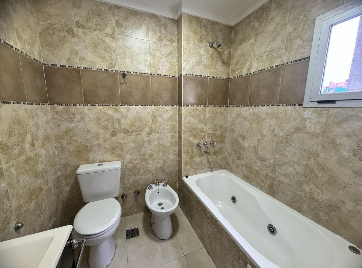 Foto de Venta 2 amb con balcon, luminoso - Morón, imagen 2