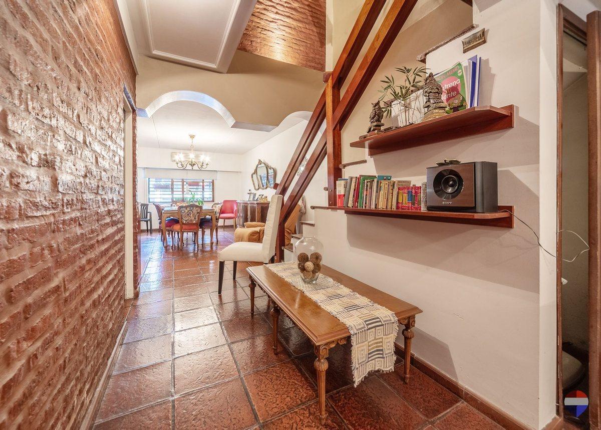Foto de VENTA CASA 6 AMBIENTES QUINCHO PATIO COCHERA JACUZ, imagen 3