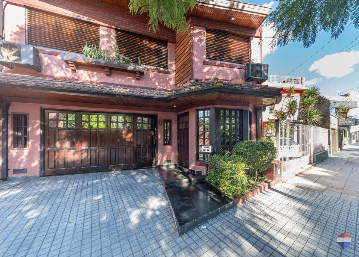 Foto de VENTA CASA 6 AMBIENTES QUINCHO PATIO COCHERA JACUZ, imagen 4