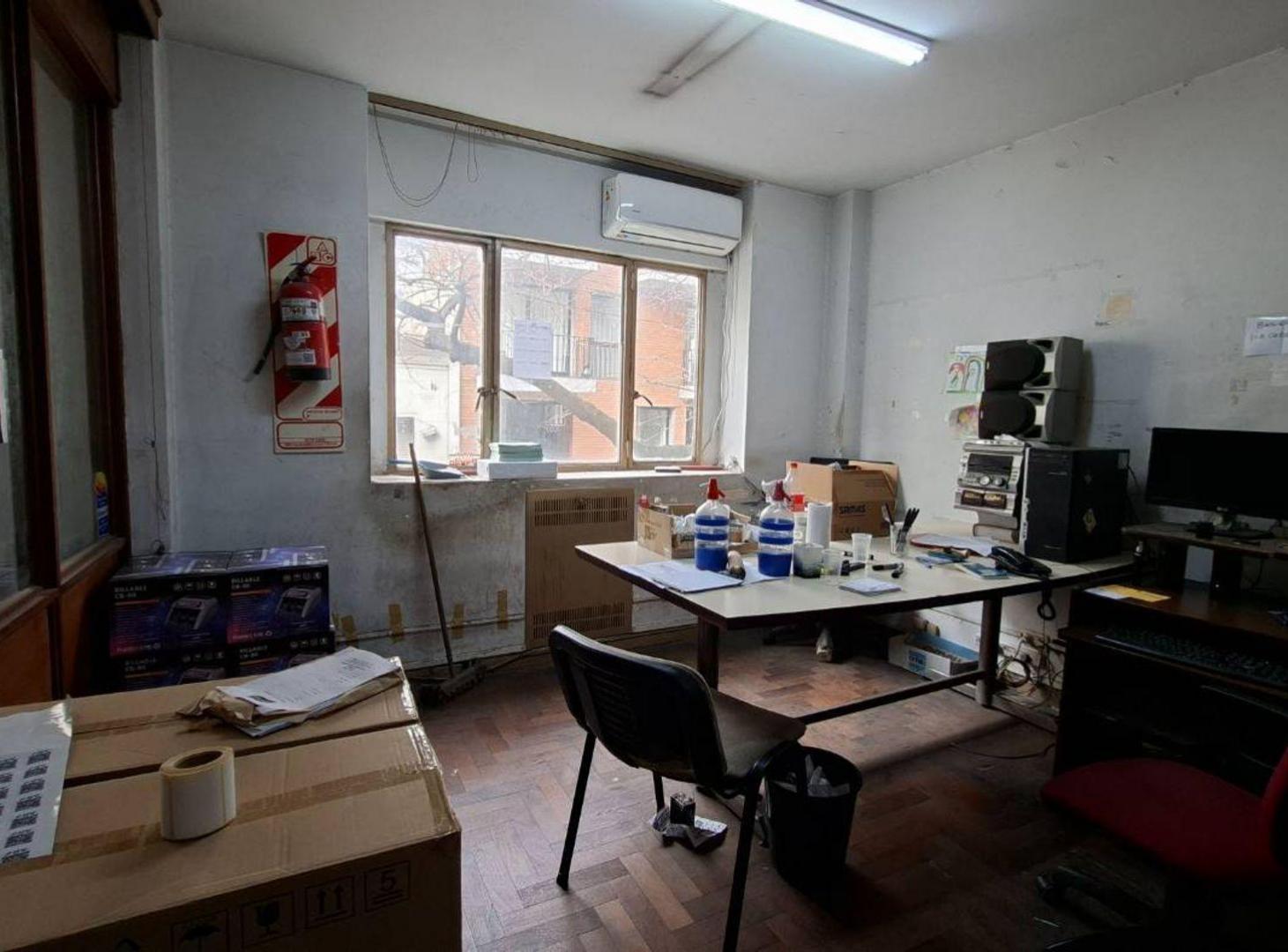 Foto de OFICINA EN 1° PISO (PISO COMPLETO) - MONSERRAT, imagen 2