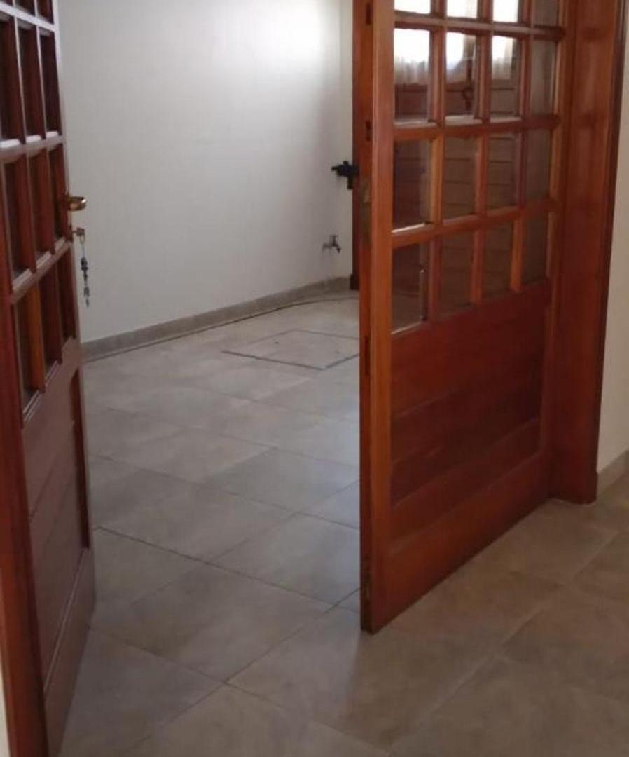 Foto de VENTA PH TIPO CASA QUILMES 5 AMB PATIO COCHERA, imagen 2