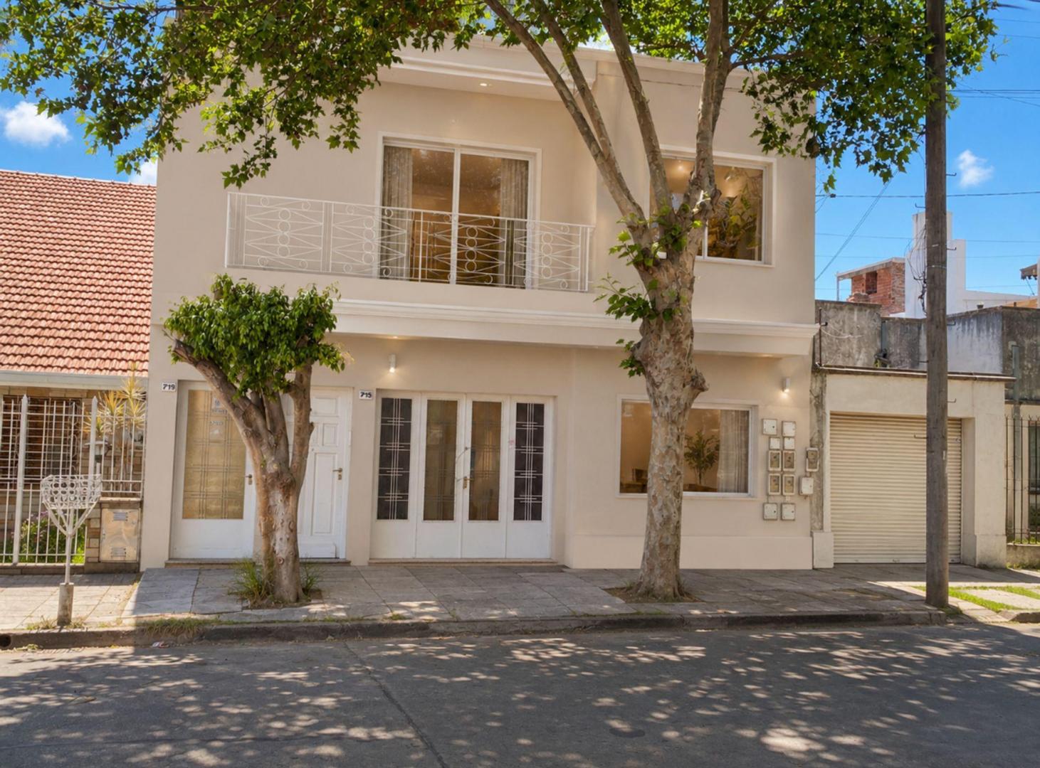 Foto de PH en venta de 3 ambientes con patio en Bernal, imagen 2