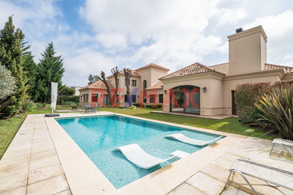 Foto de VENTA CASA 6 AMBIENTES DOBLE LOTE SAINT THOMAS, imagen 1