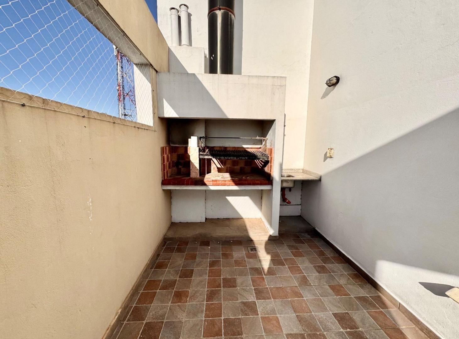 Foto de VENTA DEPTO. 3 AMB. DE 116m2 "QUILMES" C/ COCHERA, imagen 2