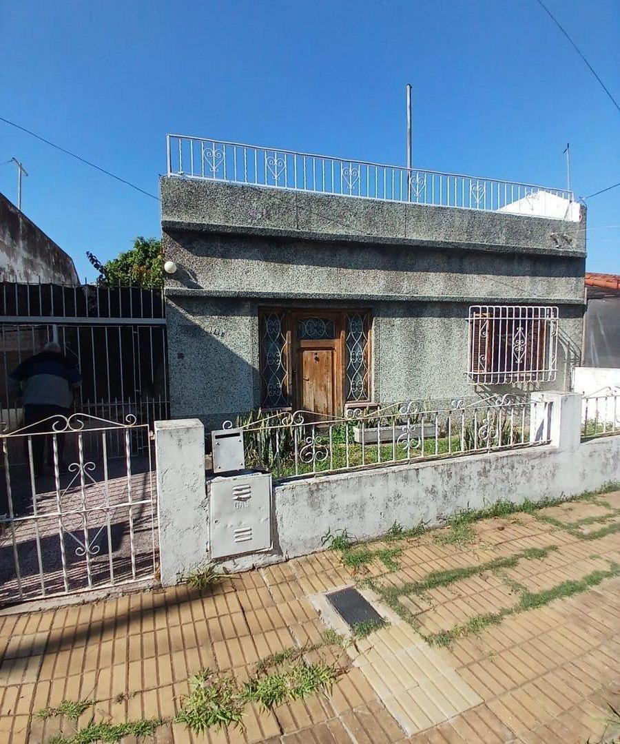 Foto de EN VENTA CASA 3 AMBIENTES EN TEMPERLEY, imagen 1